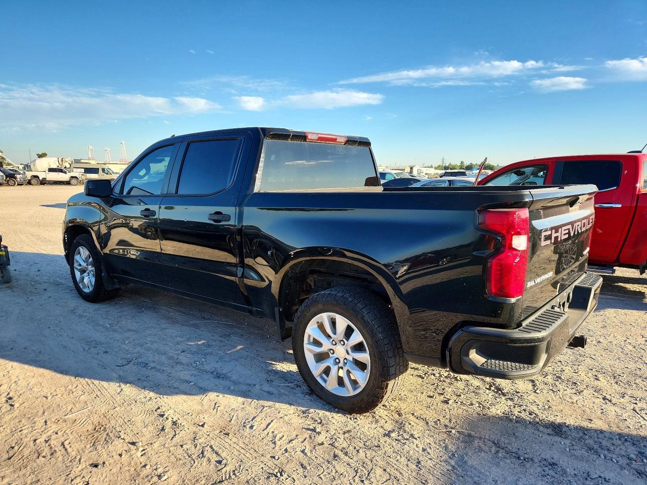 2022 Chevrolet Silverado C1500 Custom - Фото 2