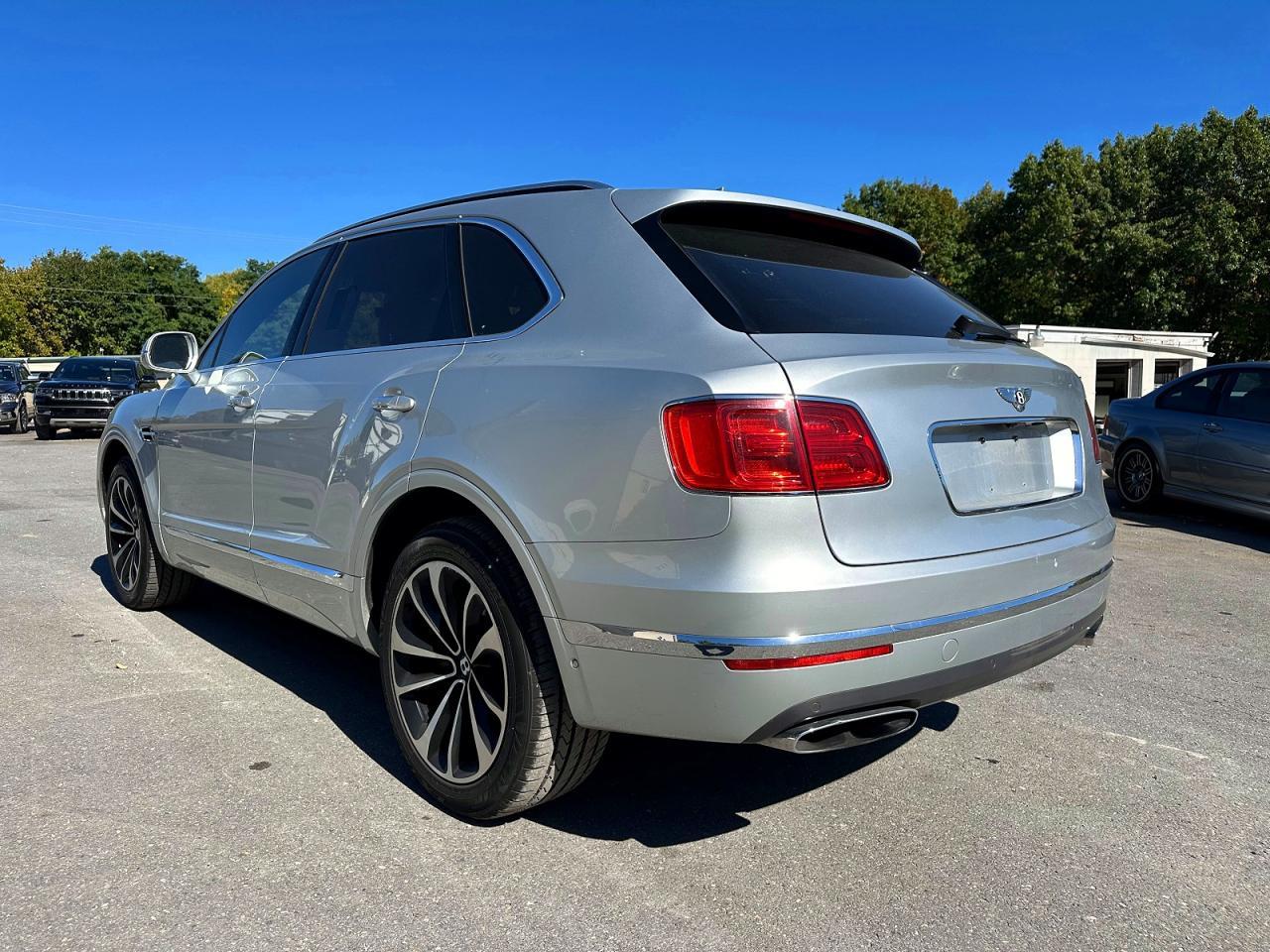 2017 Bentley Bentayga - Фото 2