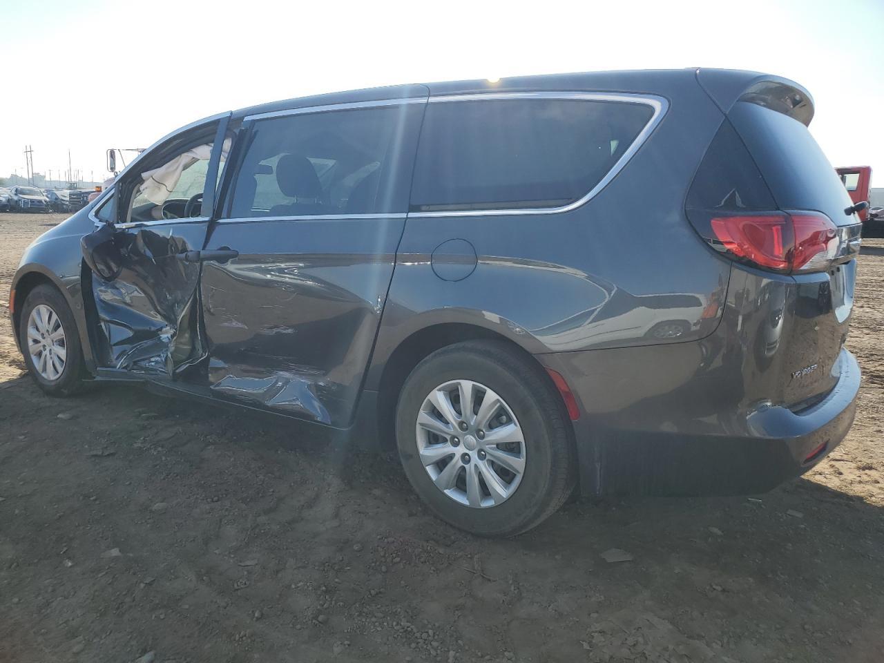 2021 Chrysler Voyager L - Фото 2