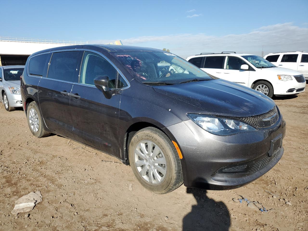 2021 Chrysler Voyager L - Фото 4