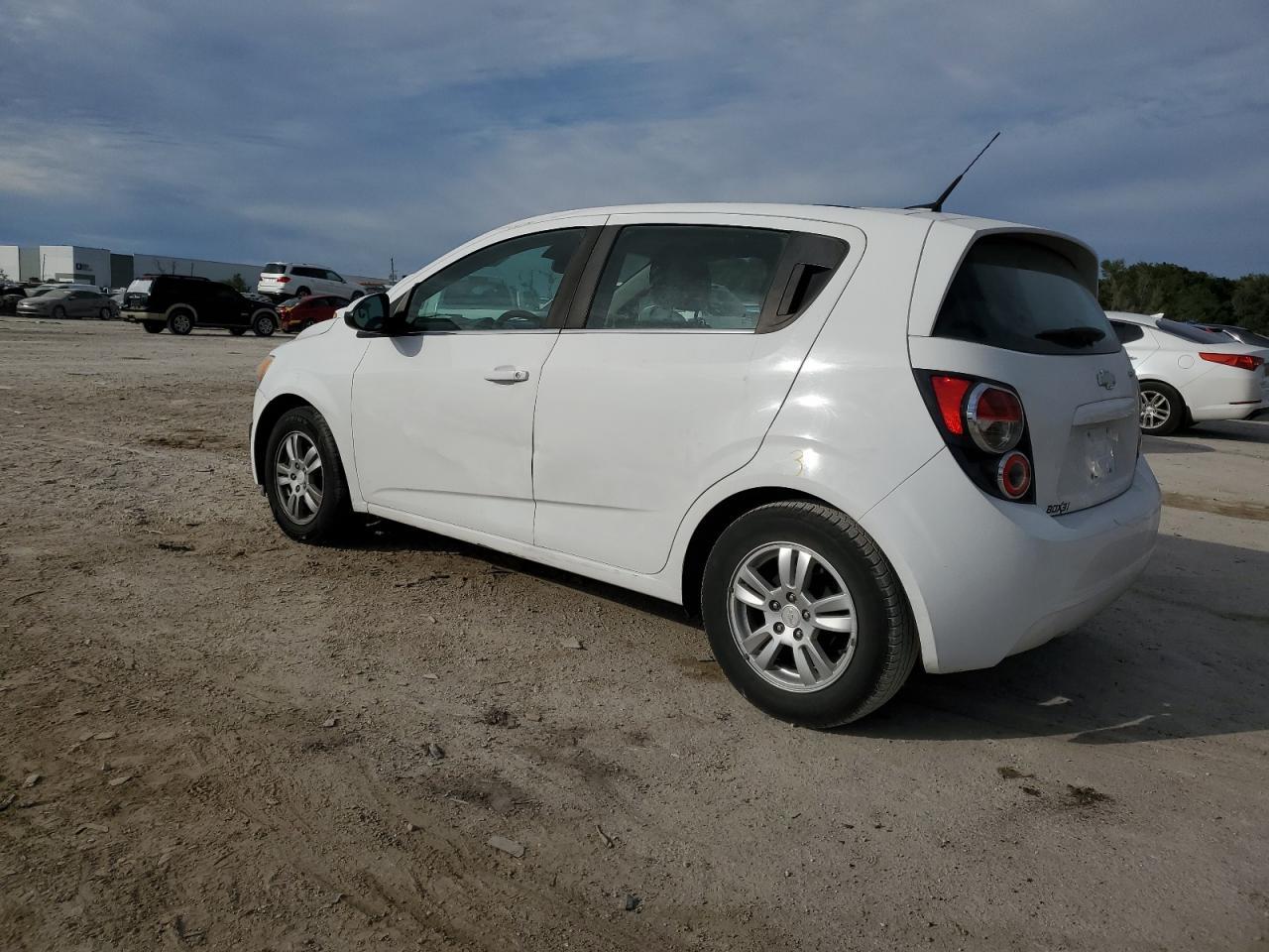 2013 Chevrolet Sonic Lt - Фото 2