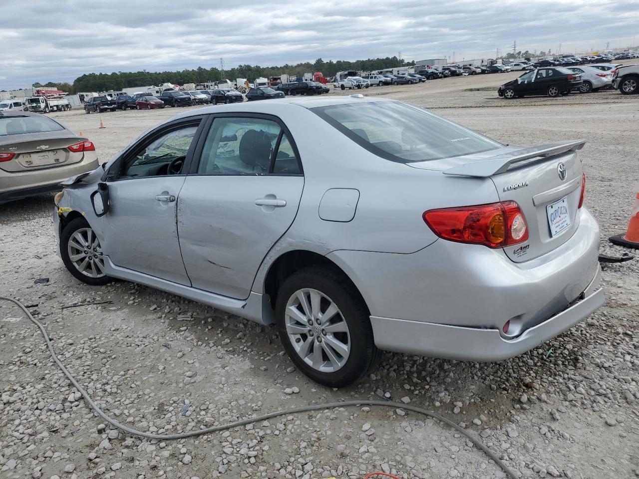 2010 Toyota Corolla Base - Фото 2