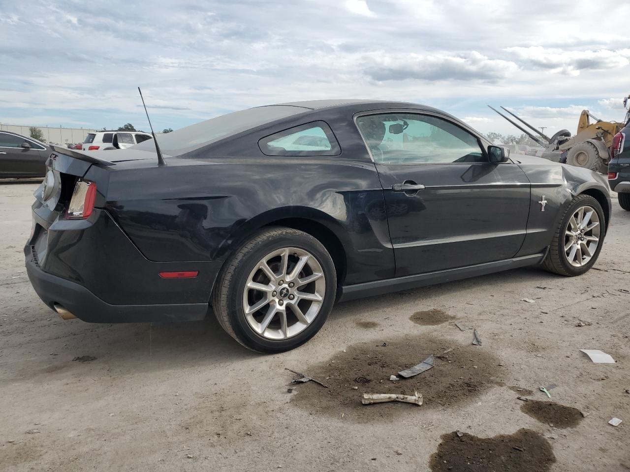 2010 Ford Mustang - Image 3