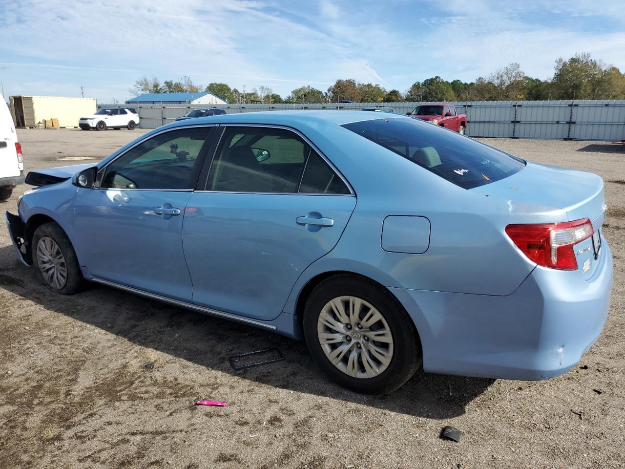 2012 Toyota Camry Base - Фото 2