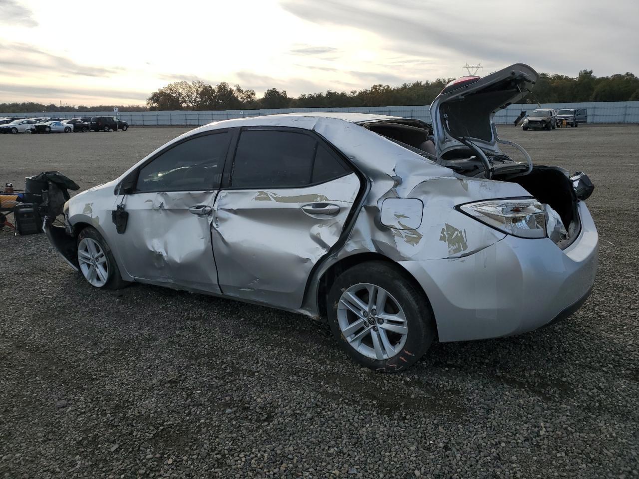 2015 Toyota Corolla Le - Фото 2