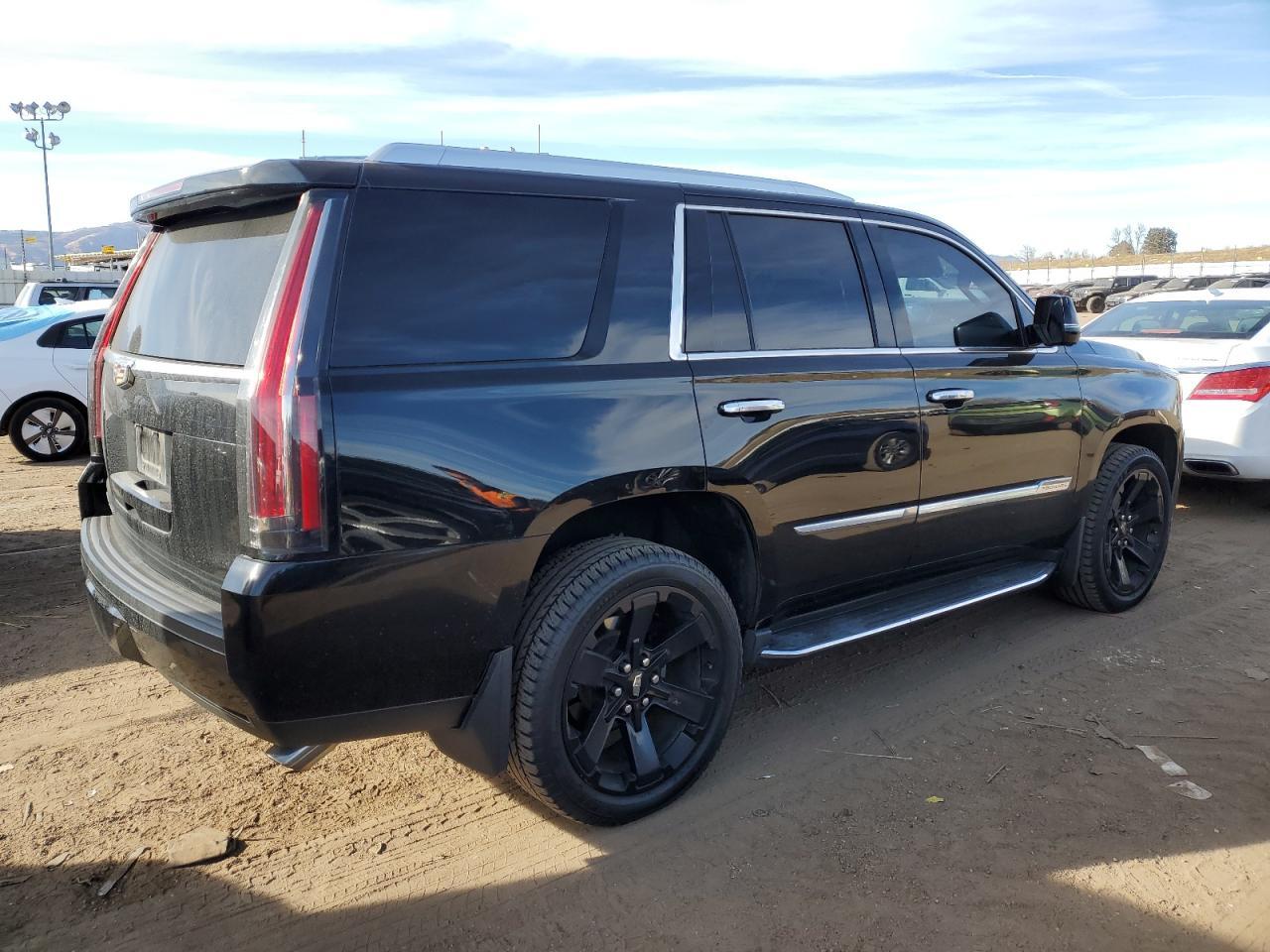 2016 Cadillac Escalade Luxury - Image 3