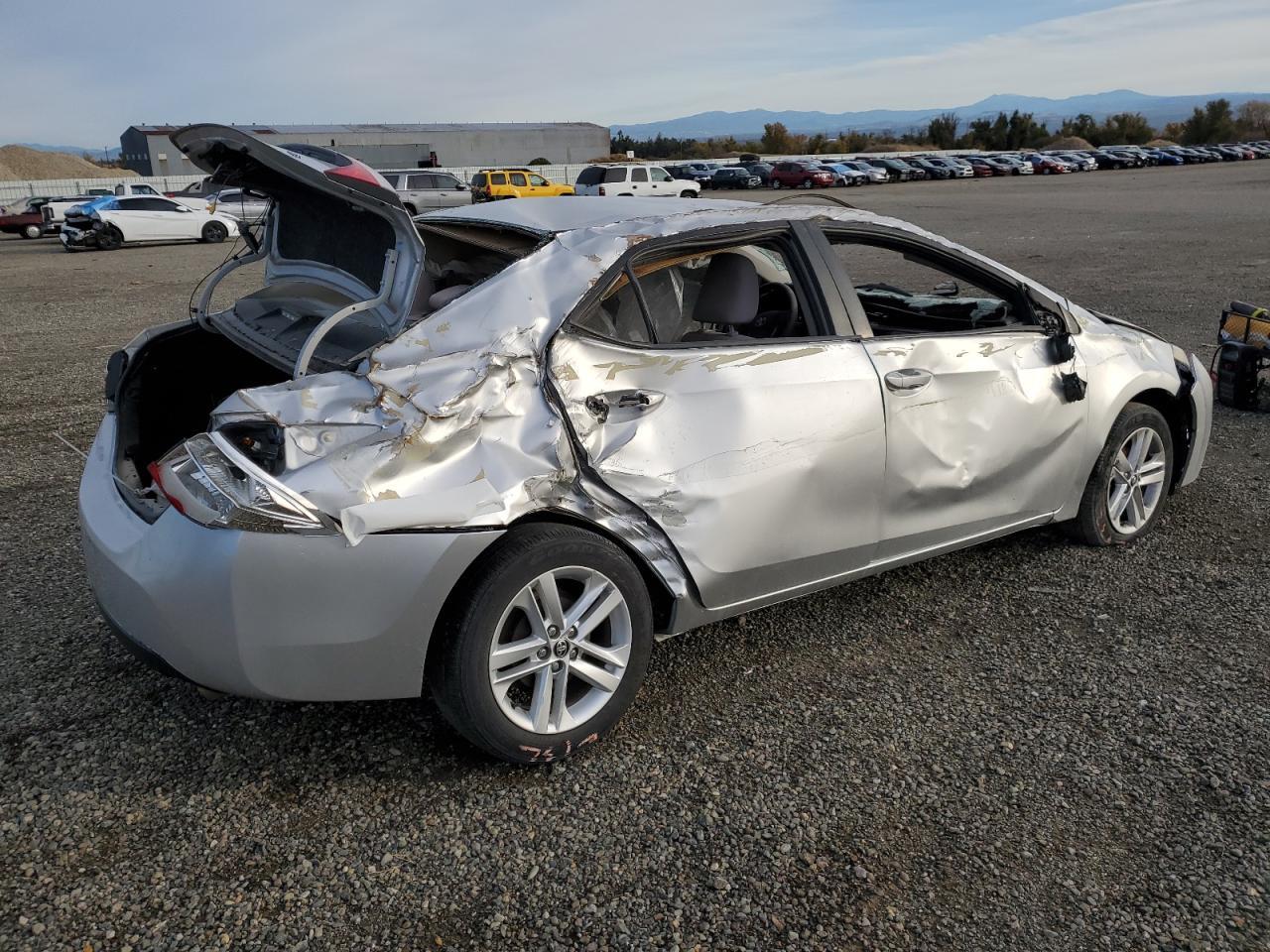 2015 Toyota Corolla Le - Фото 3