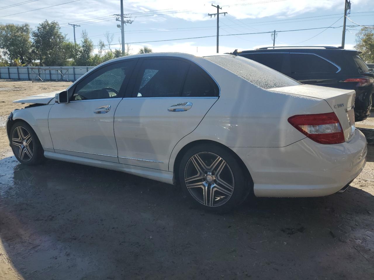 2010 Mercedes-Benz C 300 4Matic - Фото 2
