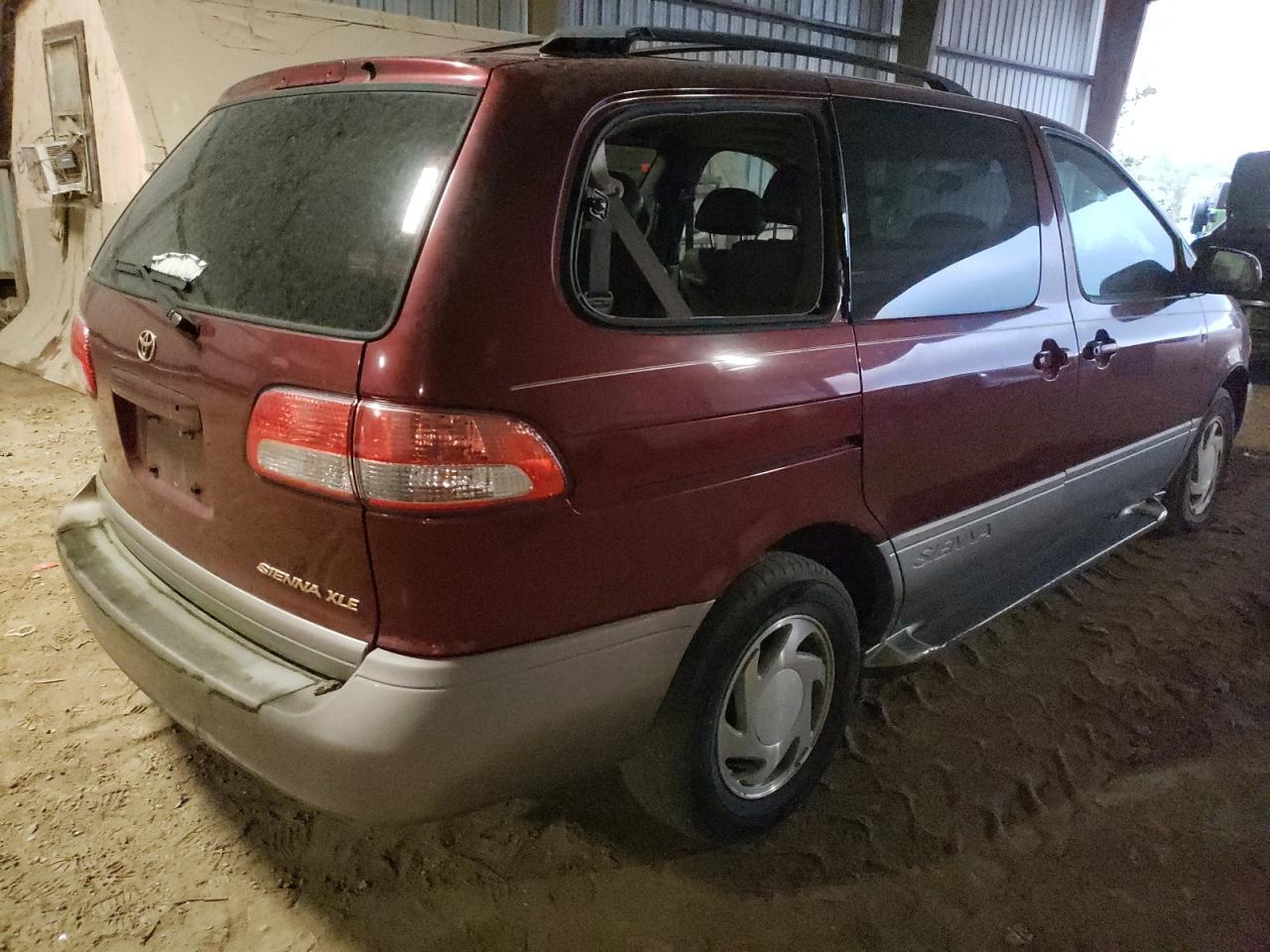 2002 Toyota Sienna Le - Фото 3