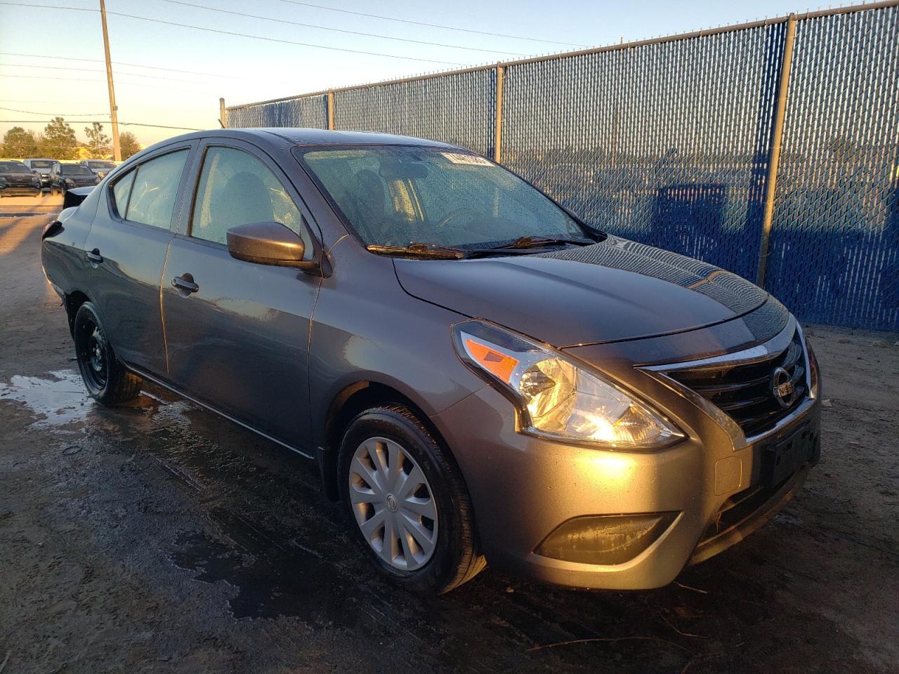 2016 Nissan Versa S - Фото 4