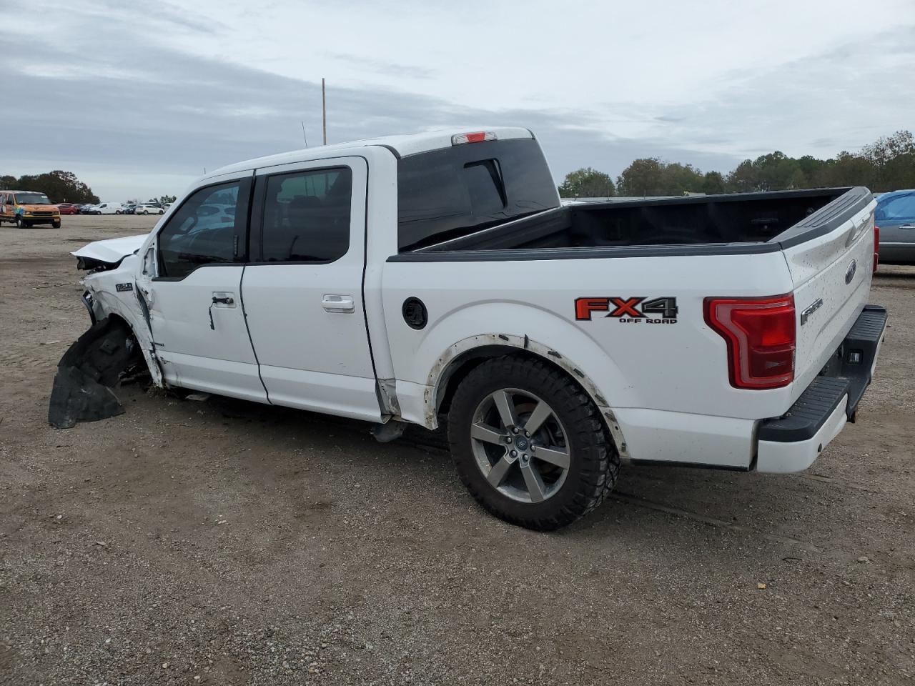 2015 Ford F150 Supercrew - Фото 2