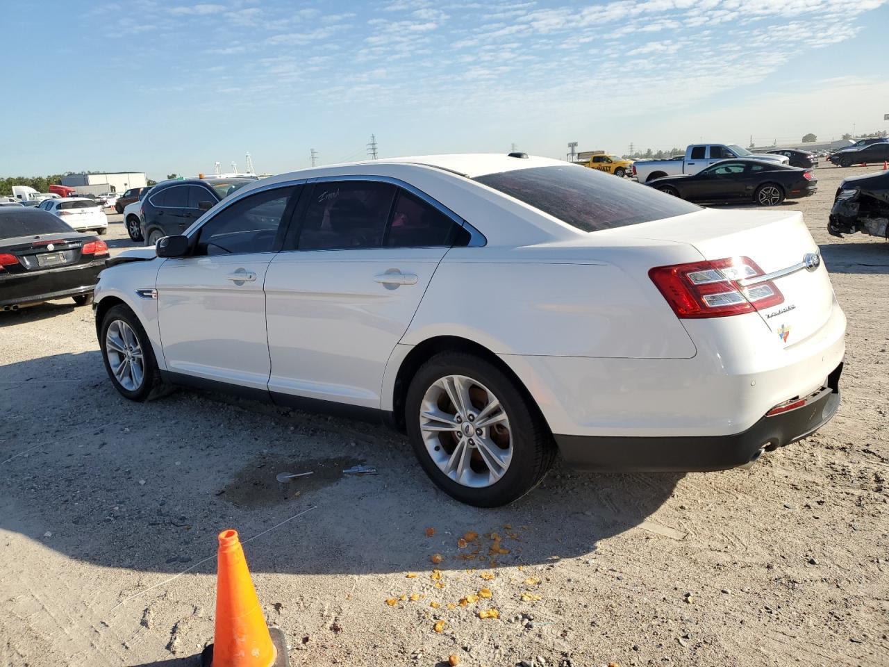 2016 Ford Taurus Sel - Фото 2