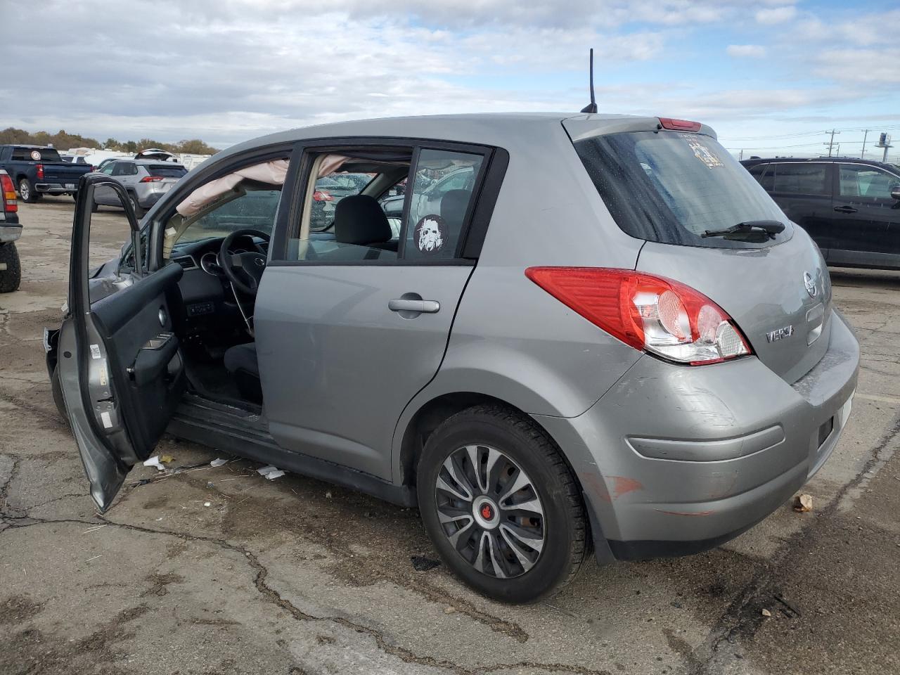 2012 Nissan Versa S - Фото 2