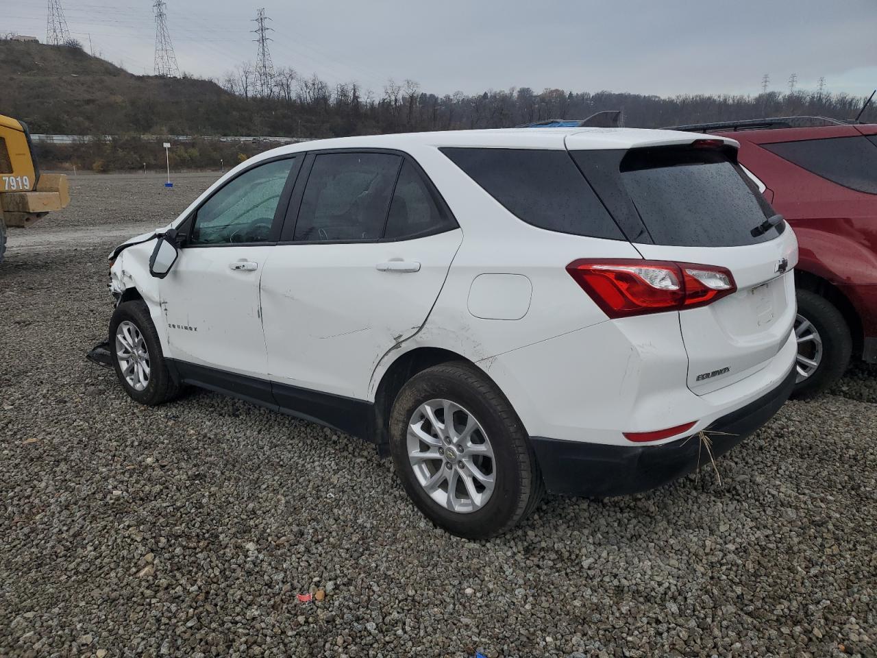 2021 Chevrolet Equinox Ls - Фото 2