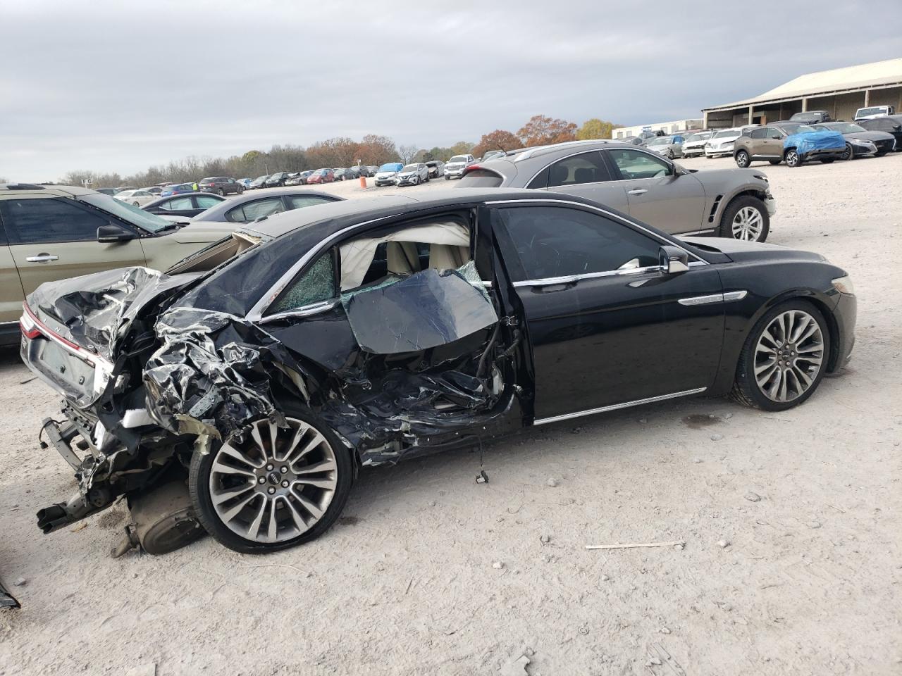 2017 Lincoln Continental Reserve - Фото 3