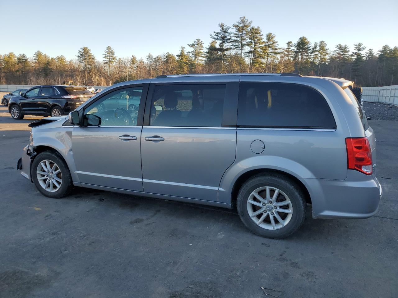 2019 Dodge Grand Caravan Sxt - Image 2