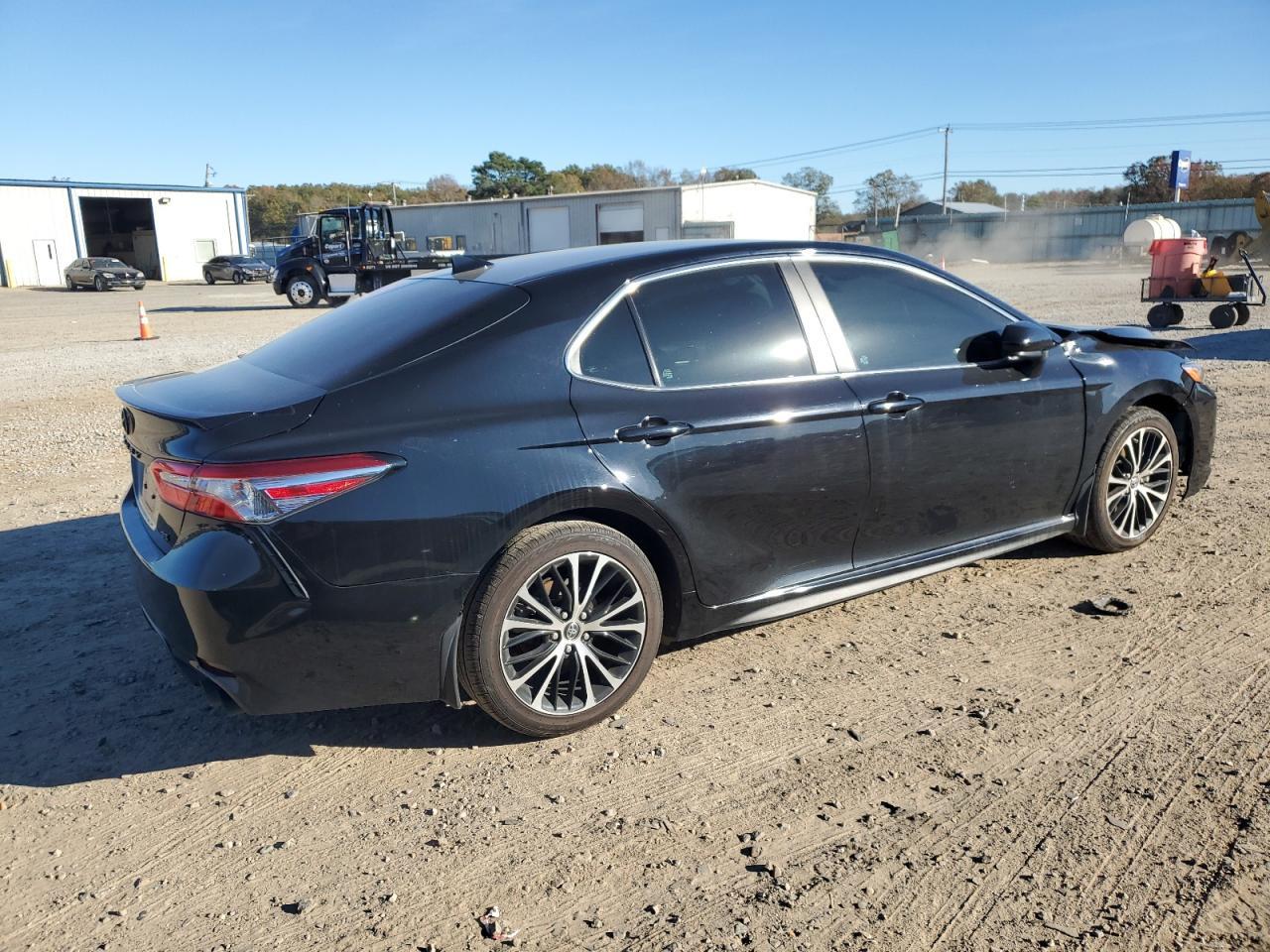 2020 Toyota Camry Se - Image 3