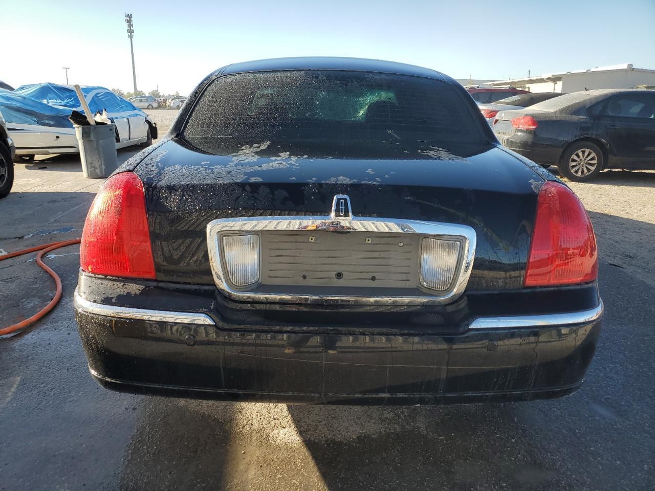 2004 Lincoln Town Car Executive - Фото 6