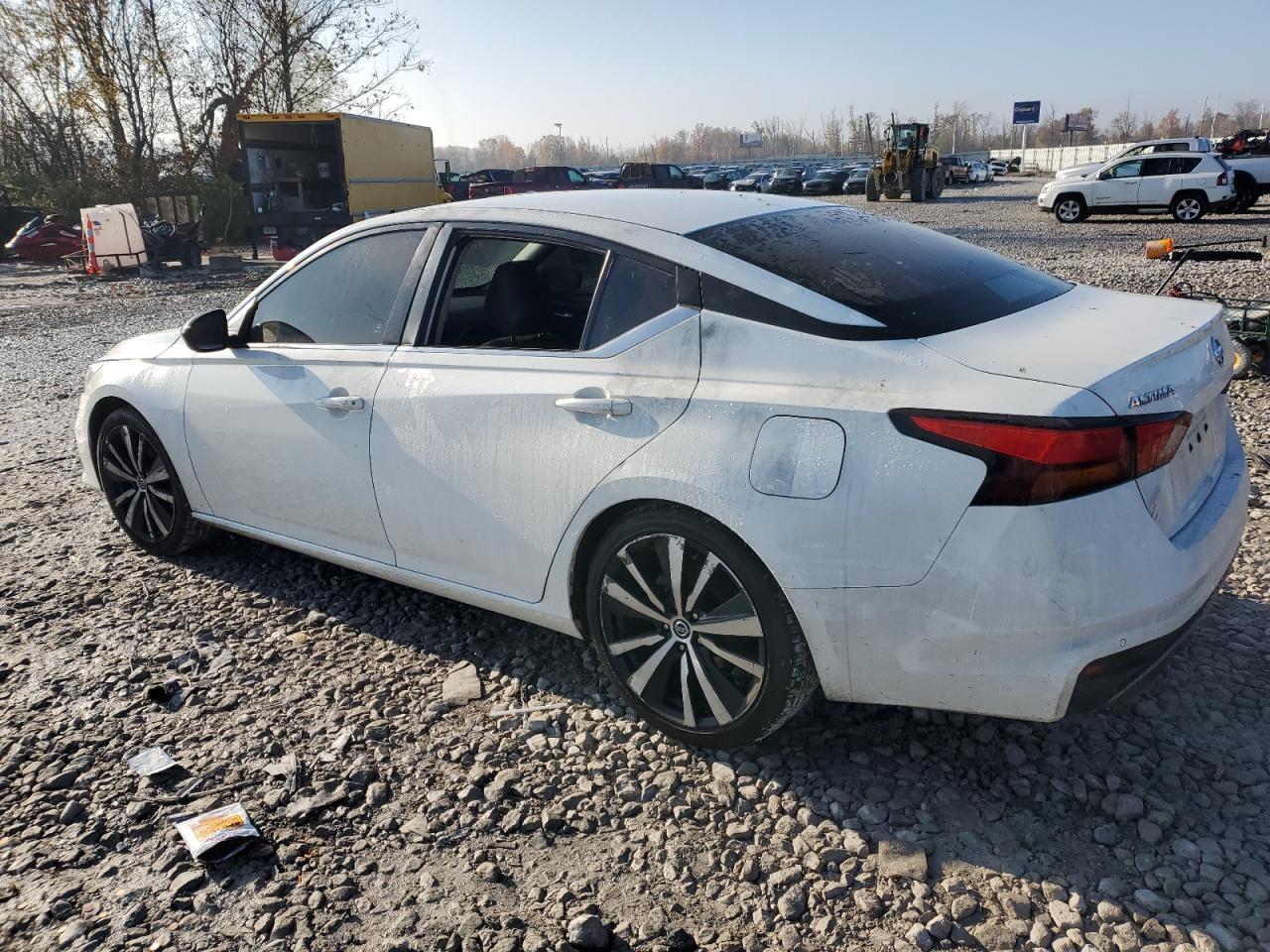 2020 Nissan Altima Sr - Фото 2