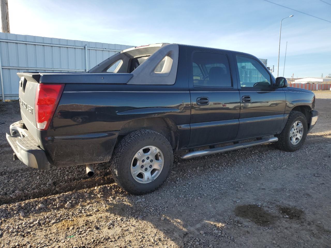 2005 Chevrolet Avalanche C1500 - Image 3