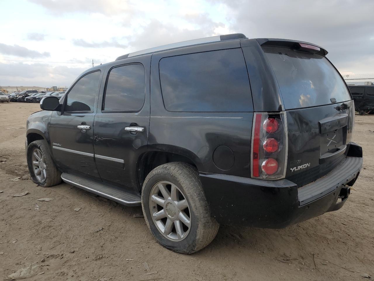 2009 GMC Yukon Denali - Фото 2