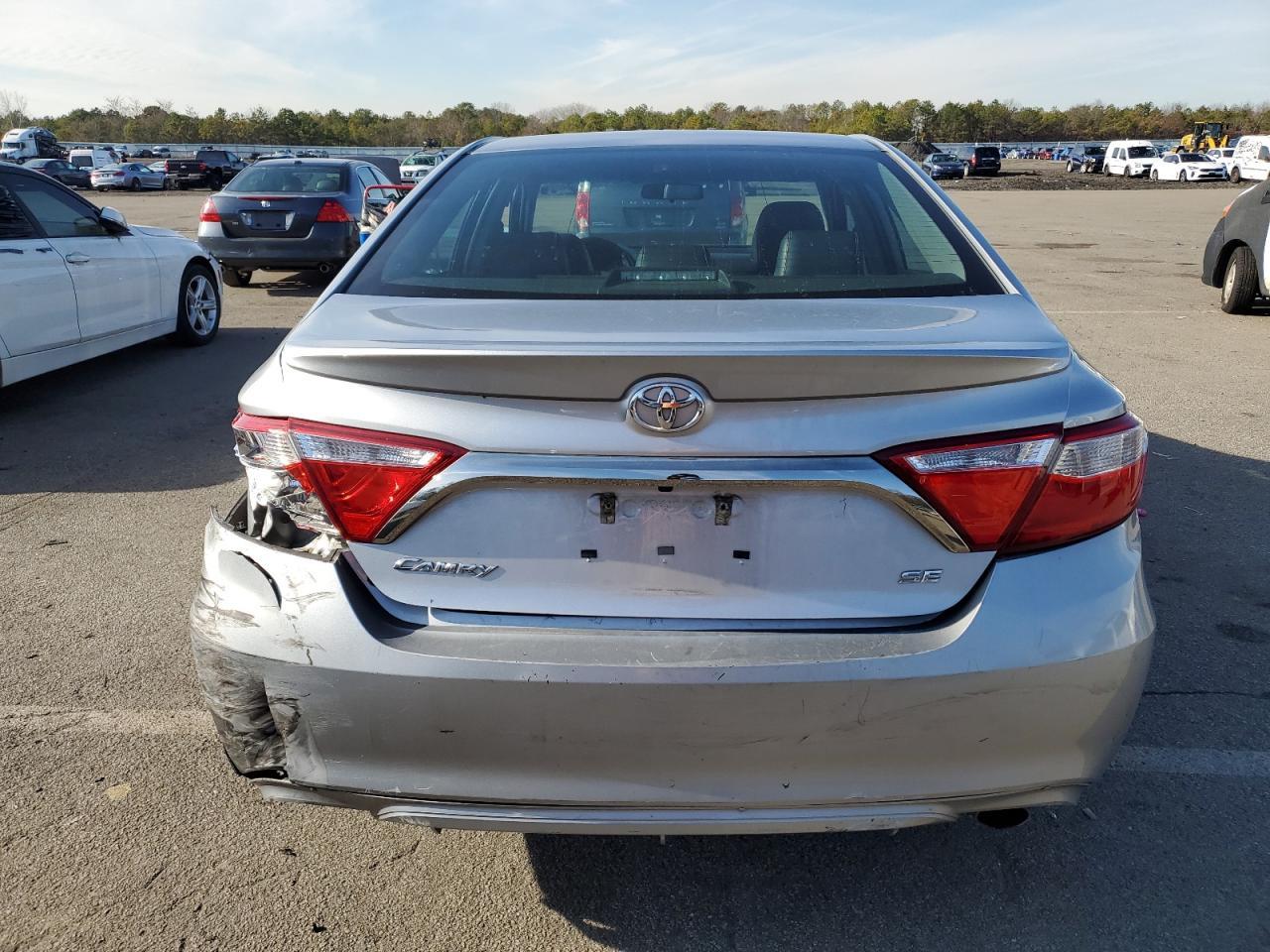 2017 Toyota Camry Le - Фото 6