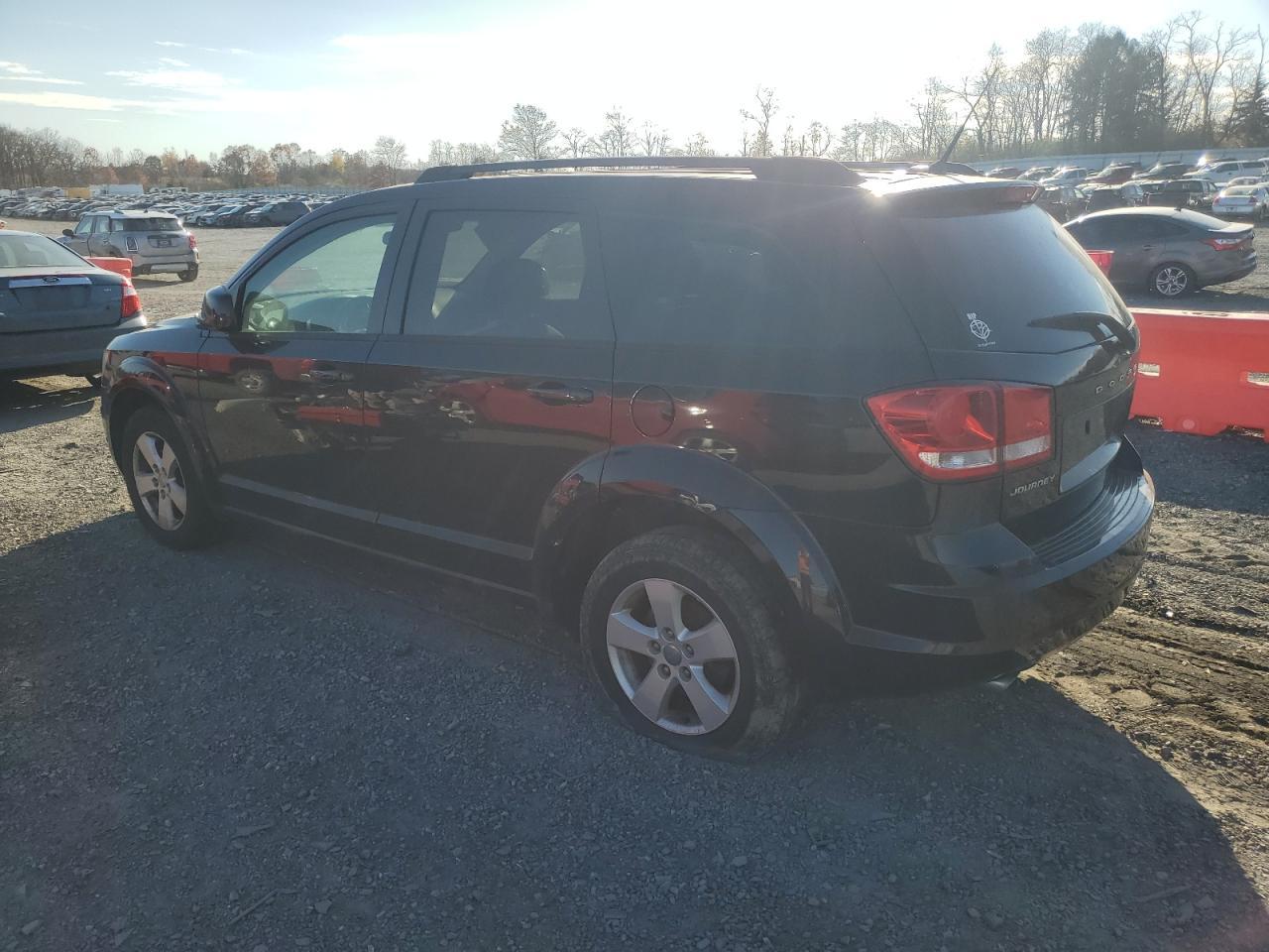 2011 Dodge Journey Mainstreet - Image 2