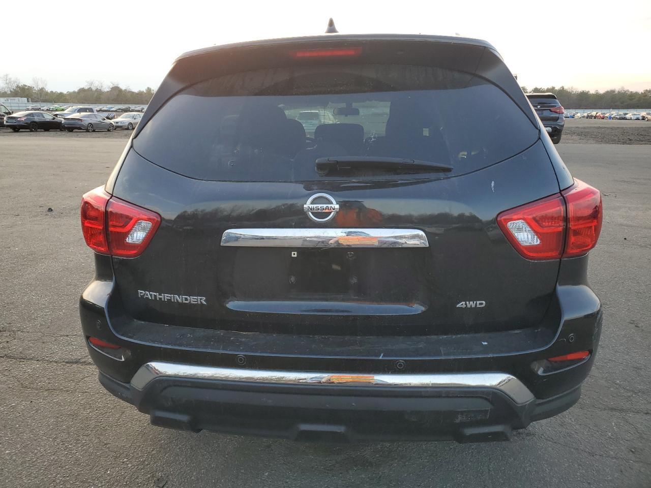 2019 Nissan Pathfinder S - Фото 6