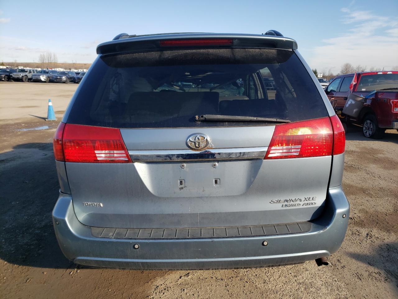 2004 Toyota Sienna Xle - Image 6