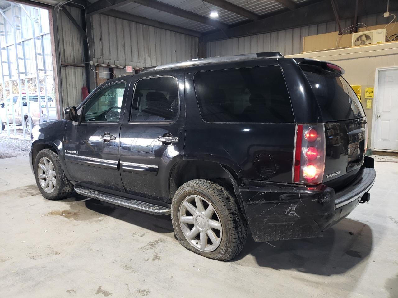 2007 GMC Yukon Denali - Фото 2