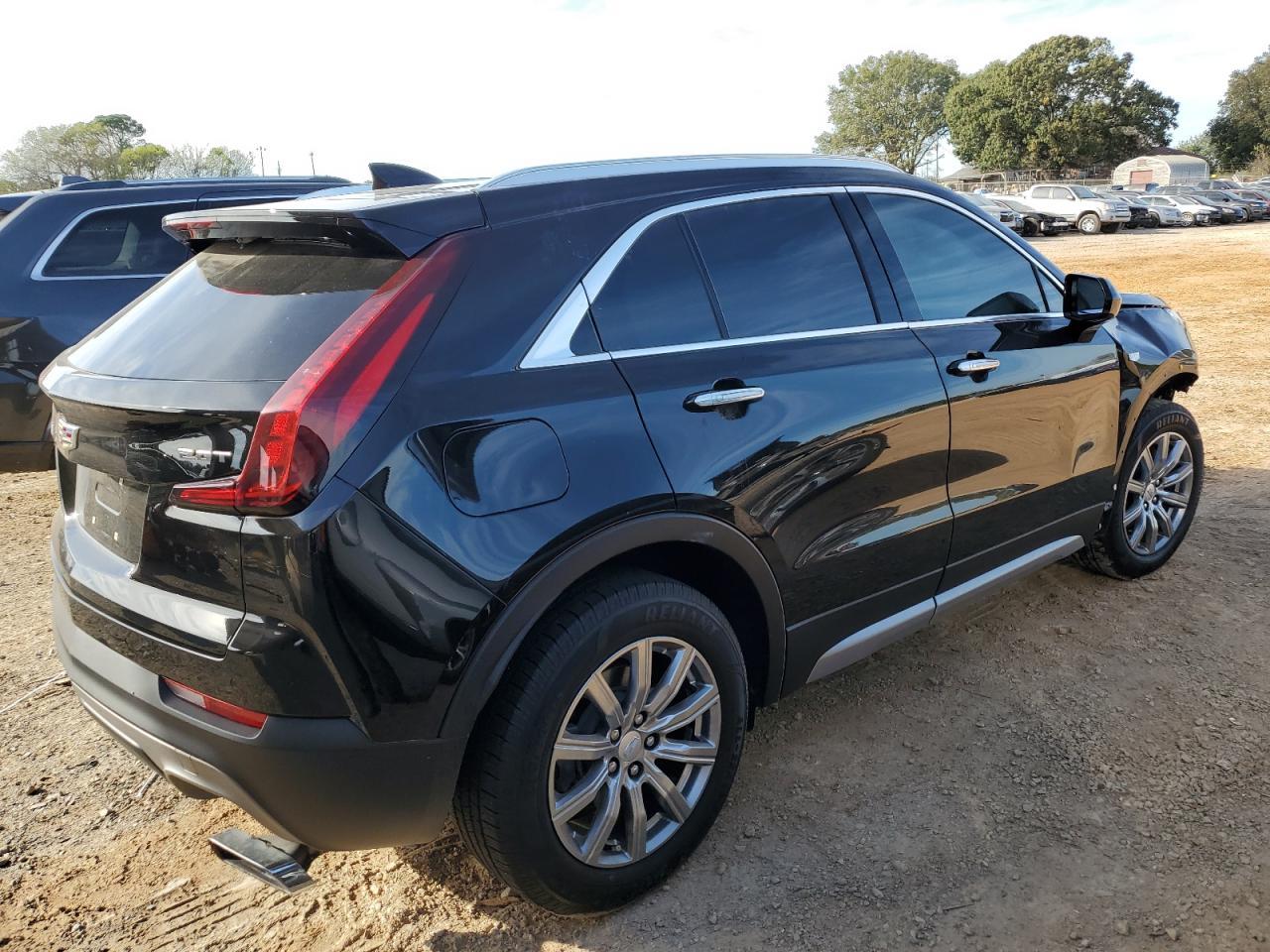 2019 Cadillac Xt4 Premium Luxury - Image 3