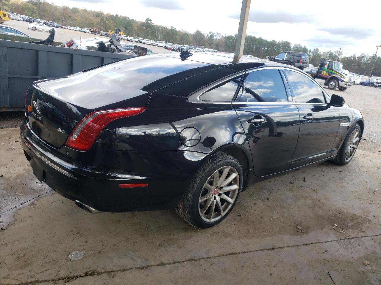 2015 Jaguar Xj - Image 3