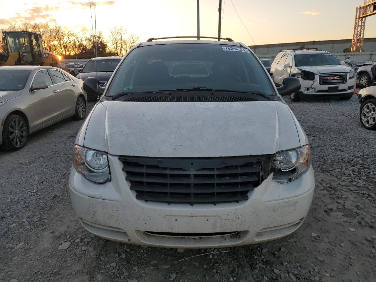 2005 Chrysler Town & Country Lx - Фото 5