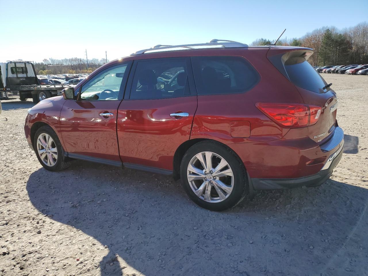 2018 Nissan Pathfinder S - Фото 2