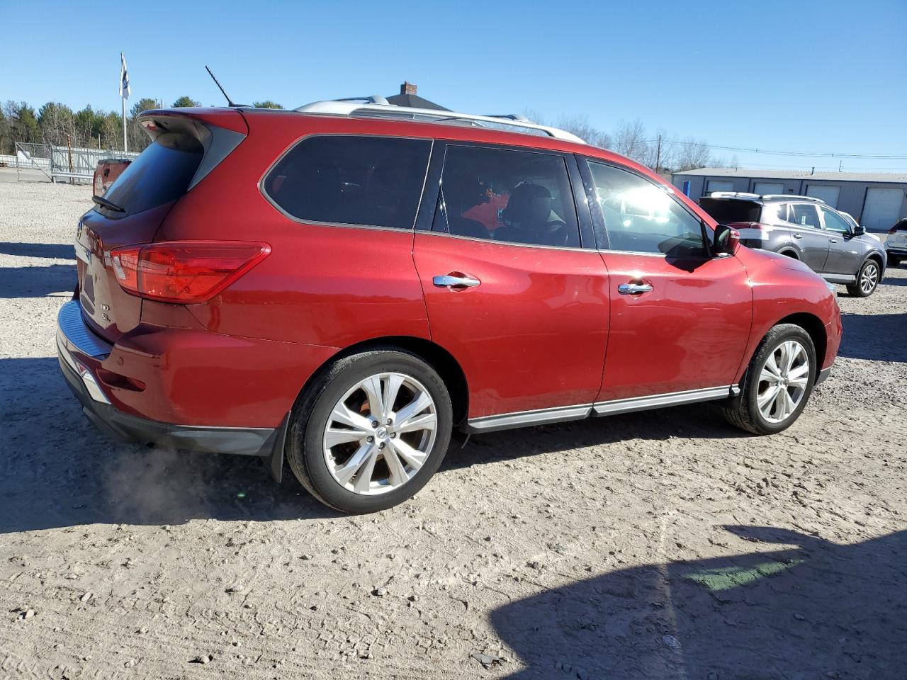 2018 Nissan Pathfinder S - Фото 3