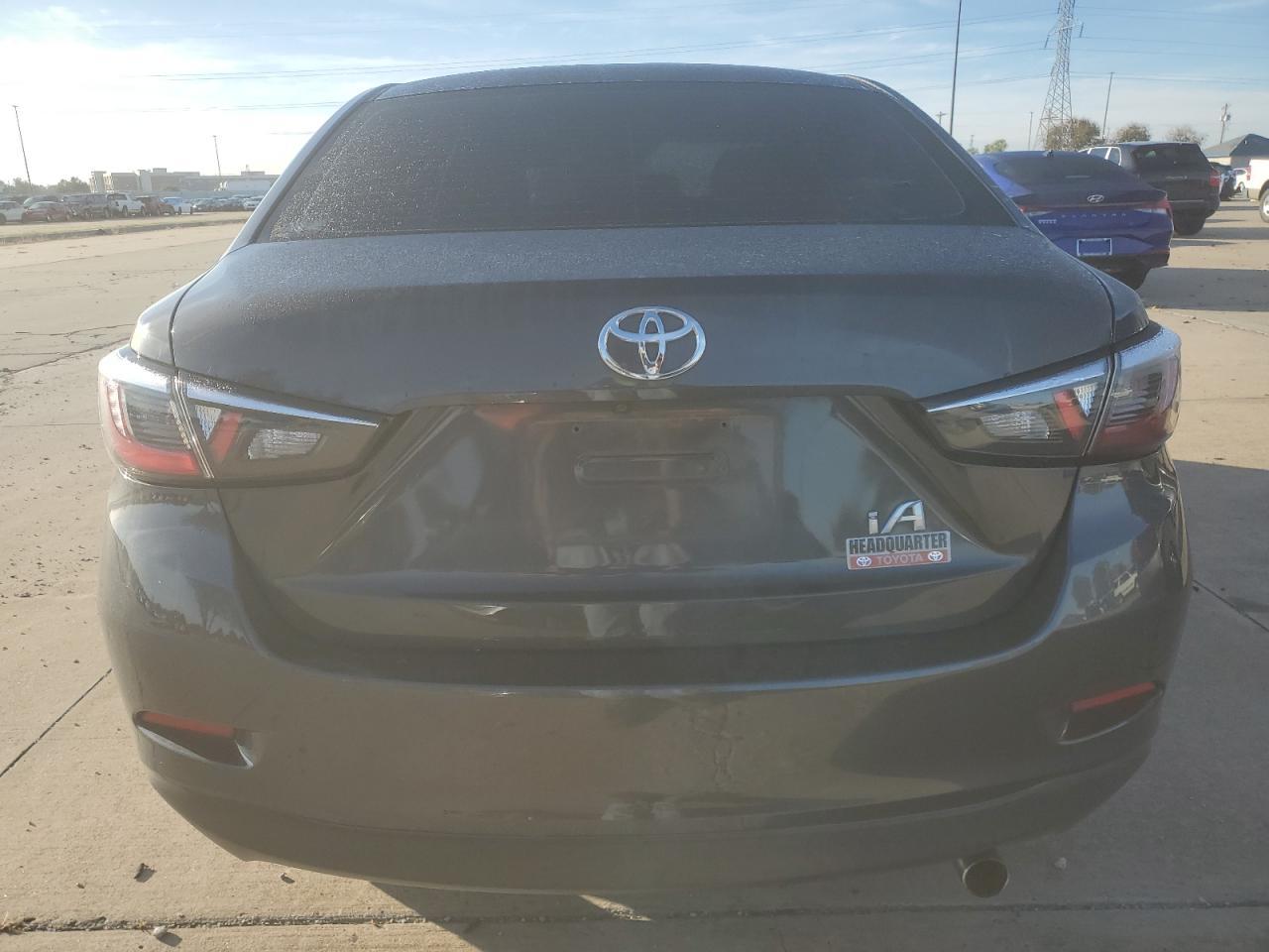 2017 Toyota Yaris Ia - Фото 6