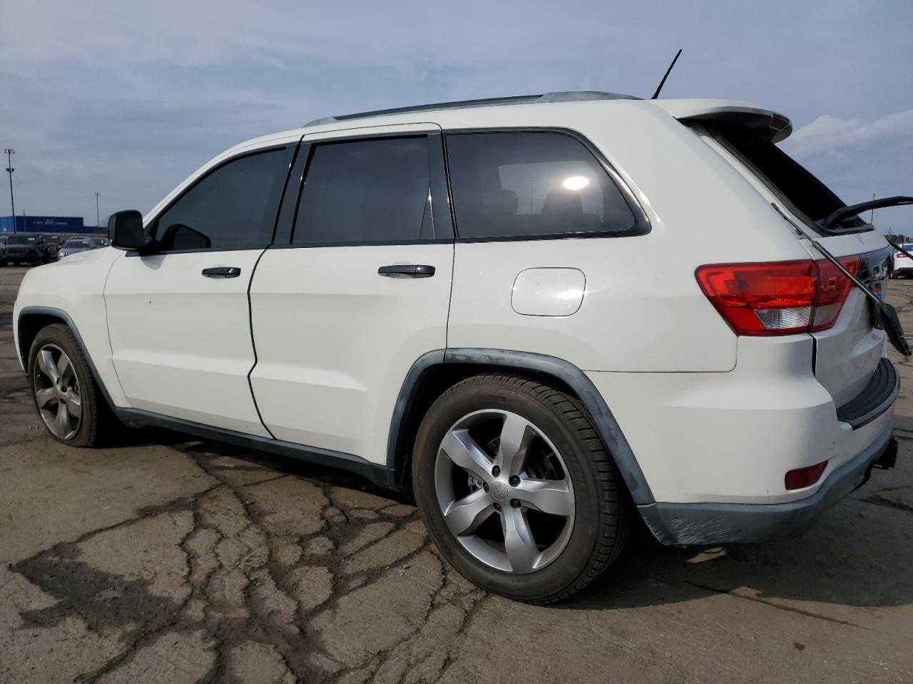 2012 Jeep Grand Cherokee Overland - Image 2