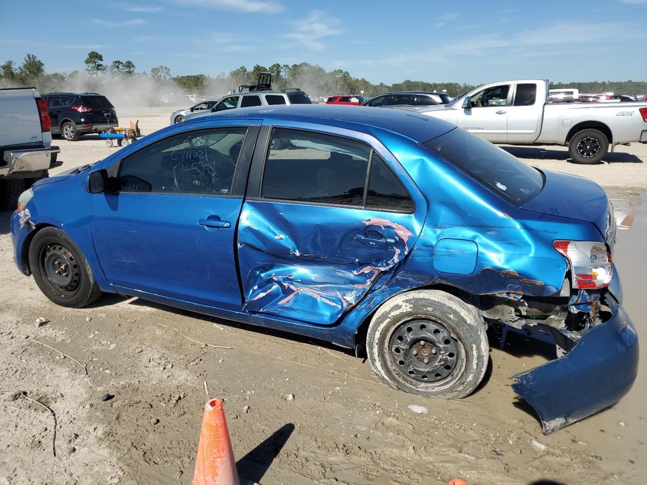 2010 Toyota Yaris - Фото 2