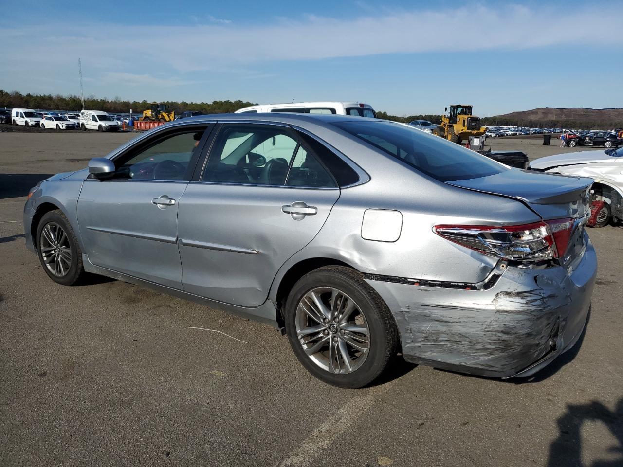 2017 Toyota Camry Le - Фото 2