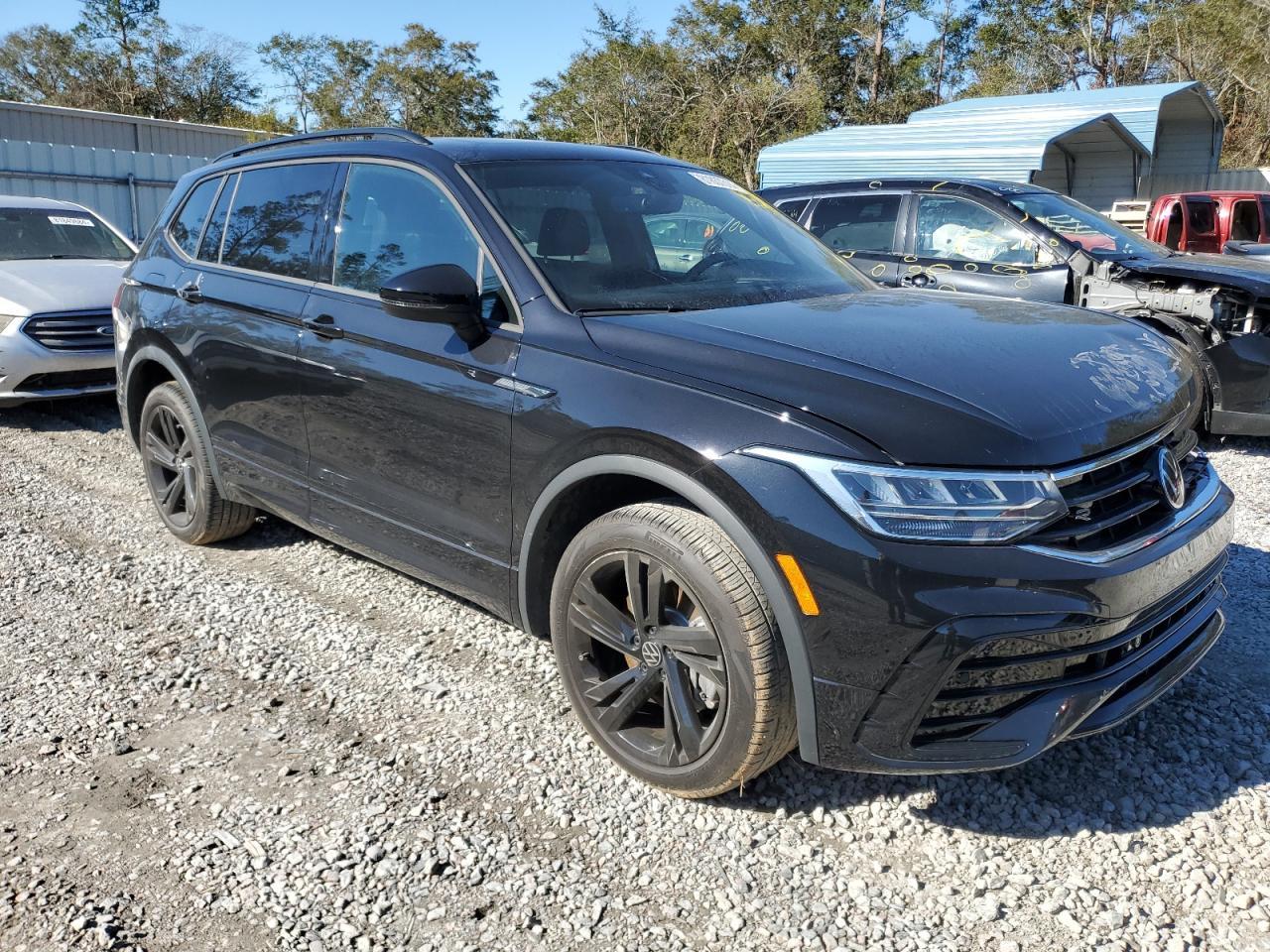 2023 Volkswagen Tiguan Se R-Line Black - Image 4