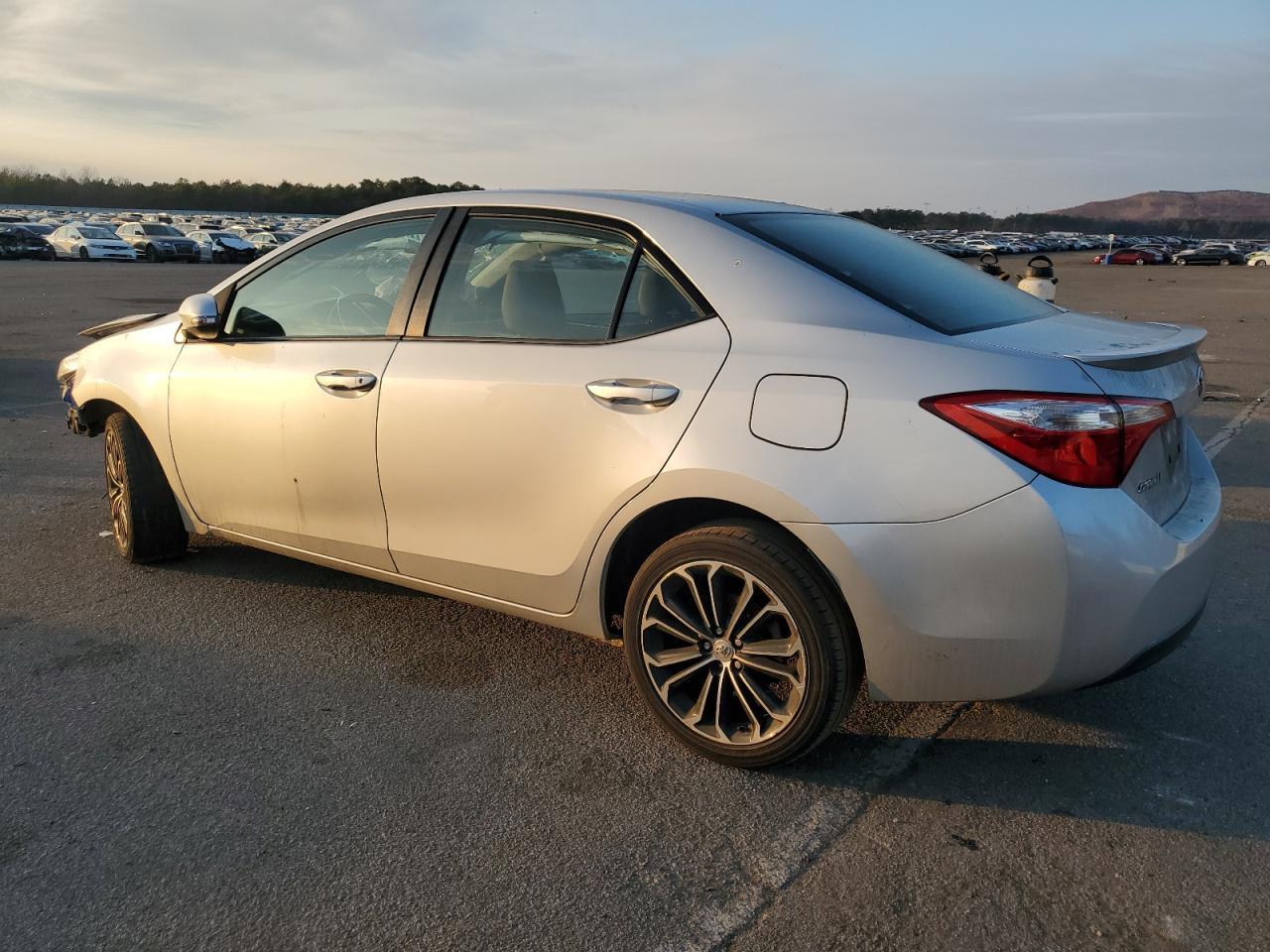 2014 Toyota Corolla L - Фото 2