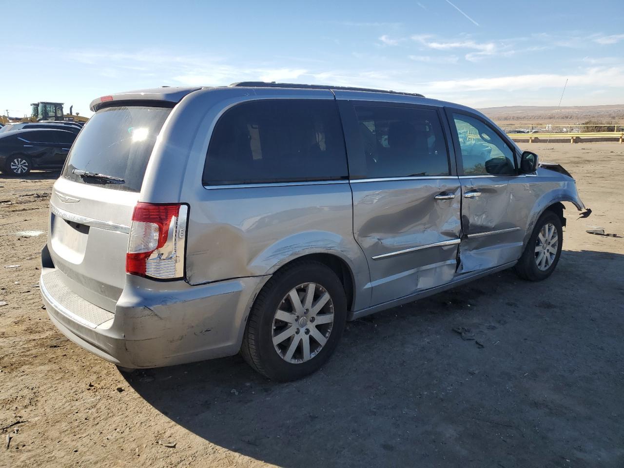 2016 Chrysler Town & Country Touring - Image 3