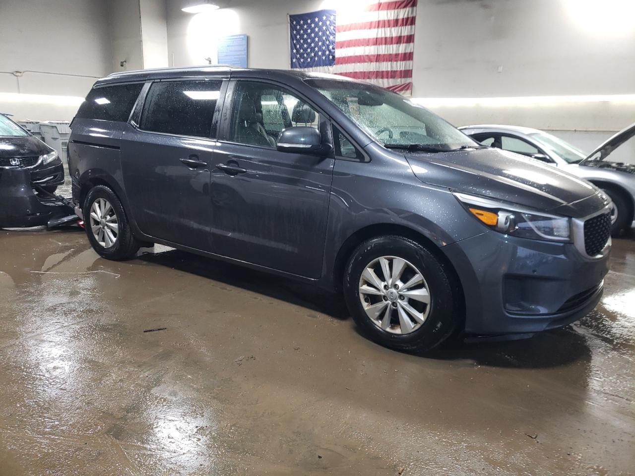 2016 Kia Sedona Lx - Фото 4