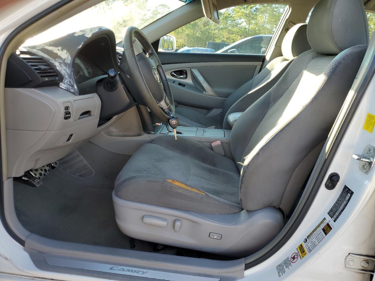 2011 Toyota Camry Base - Фото 7