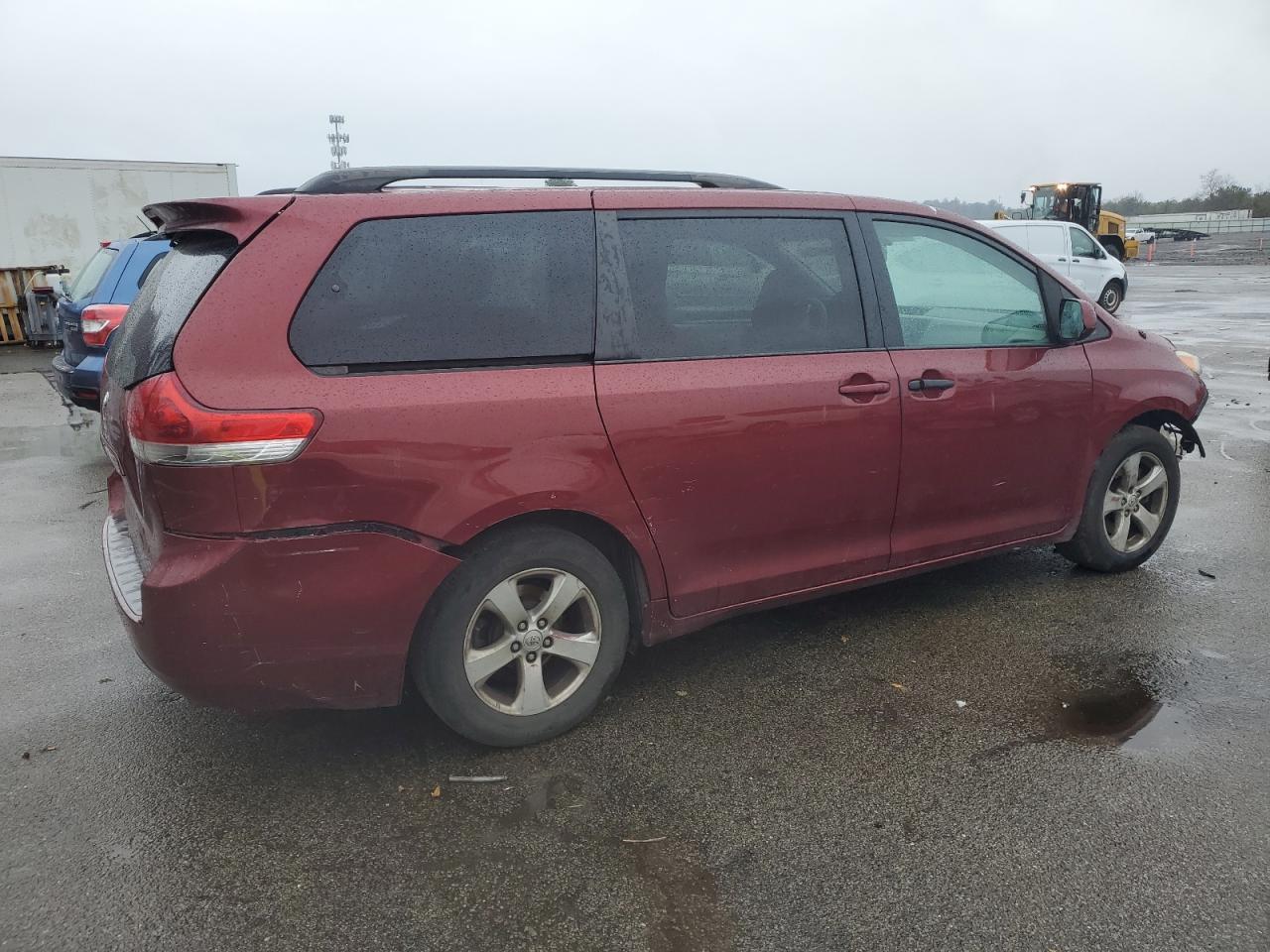 2013 Toyota Sienna Le - Фото 3