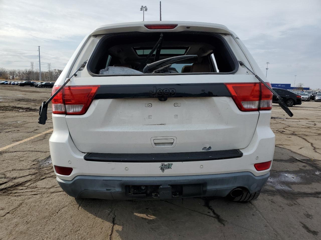 2012 Jeep Grand Cherokee Overland - Image 6