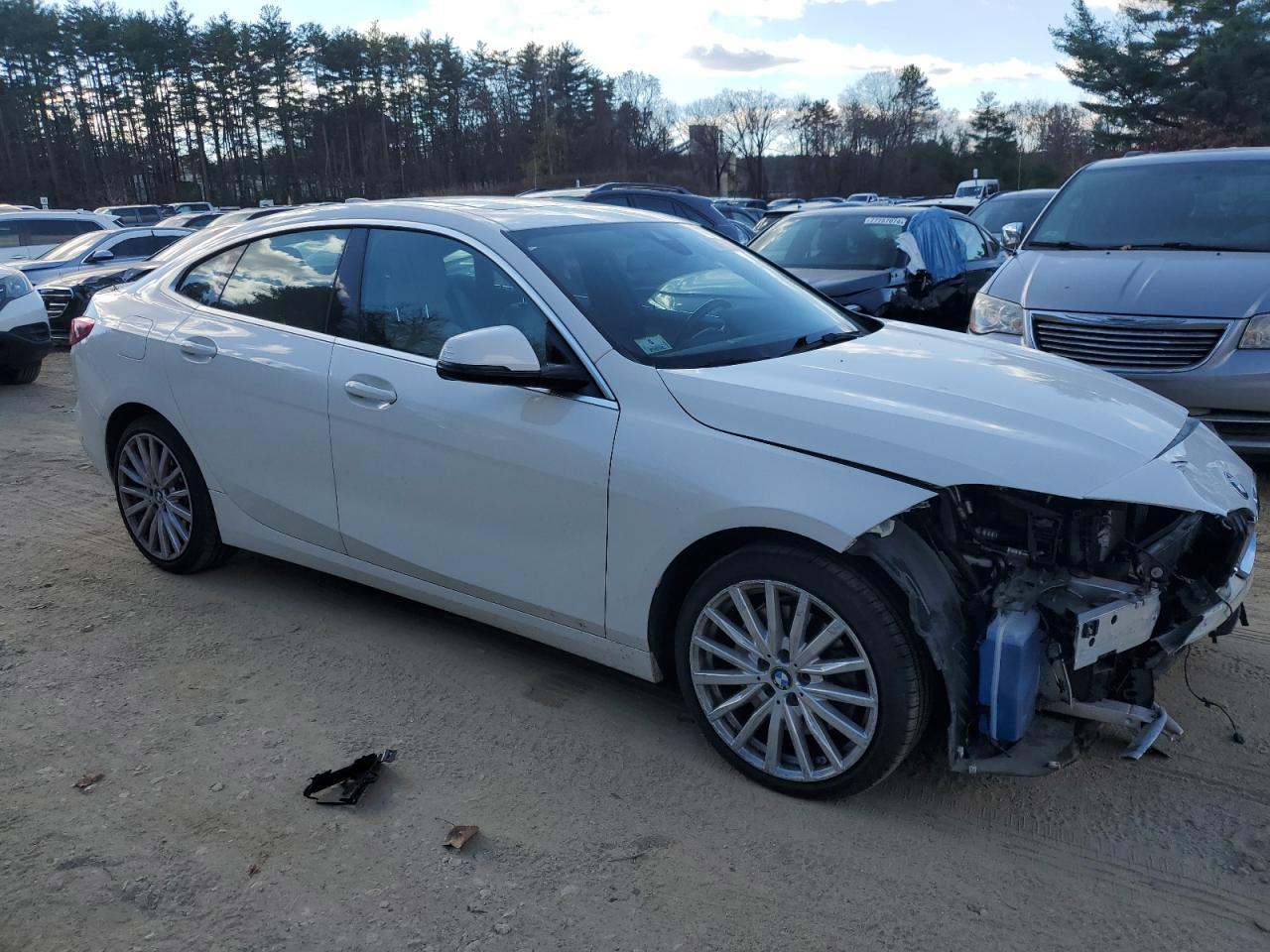 2021 BMW 228Xi - Фото 4