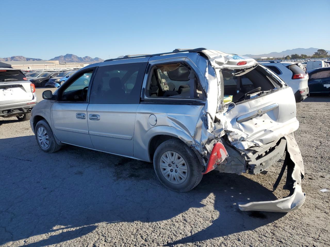 2007 Chrysler Town & Country Lx - Фото 2