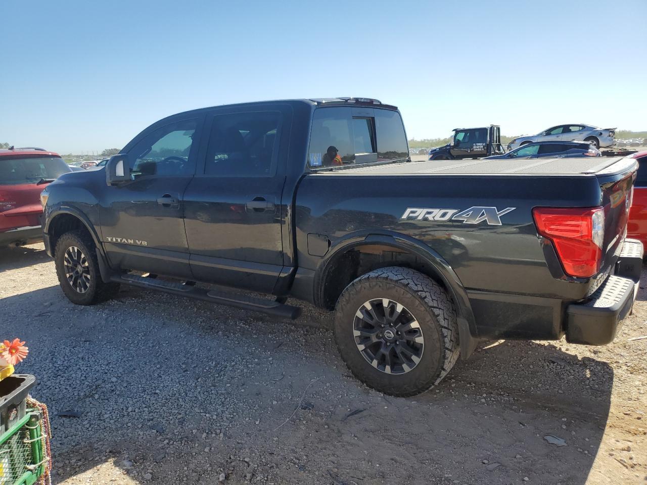 2019 Nissan Titan Sv - Фото 2