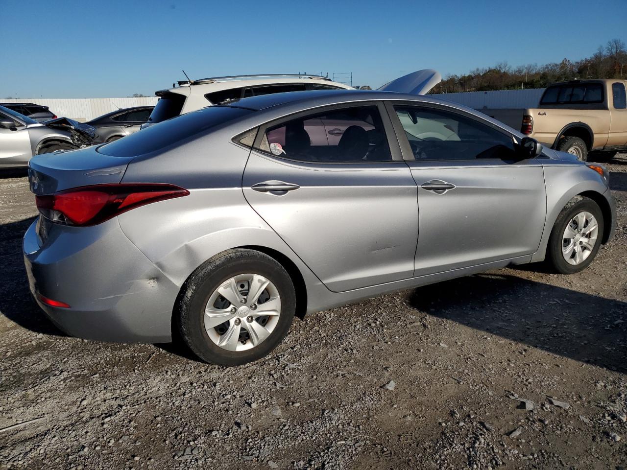 2016 Hyundai Elantra Se - Image 3